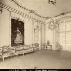 Kiállításfotó - a fertődi Esterházy-kastély egyik szobájának rekonstrukciója a millenniumi kiállításon, Martin van Meytens Mária Terézia-portréjával (XLI. terem)