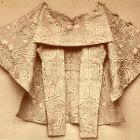 Műtárgyfotó - az ún. Mátyás-kabát az 1876. évi műipari kiállításon az Esterházy család gyűjteményéből