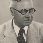 Portréfotó - Höllrigl József (1879-1953), az Iparművészeti Múzeum (a Magyar Történeti Múzeum Iparművészeti Tára) igazgatója 1937-1939 között