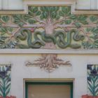 Épületfotó - a Lindenbaum-ház (Budapest, Izabella utca 94.) főhomlokzata-a Föld őselem frízének részlete