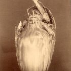 Fénykép - váza, az 1900. évi Párizsi Világkiállításon, Királyi Porcelánmanufaktúra (Berlin)