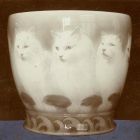 Fénykép - váza, porcelán, festett macskákkal, talpán szecessziós ornamentika