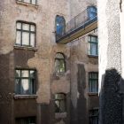 Épületfotó - Rákosi Jenő háza (Budapest, Szűz utca 5-7.) -az udvari homlokzat részlete a hátsó lépcsőházzal