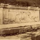 Fénykép - áldozati oltár, suovetaurilia rítus ábrázolásával az oldalán, Forum Romanum, I. sz.
