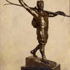 Fénykép - sílécet tartó figura, „ Schiheil", bronz, osztrák (?)