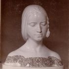 Fénykép - Siegfried Wagner: Leányfej, porcelán, az 1900. évi párizsi világkiállításon