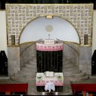 Épületfotó - a fasori református templom (Budapest, Városligeti fasor) szószéke és úrasztala