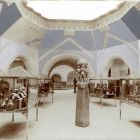 Kiállításfotó - az 1906. évi Milánói Világkiállítás magyar pavilonjának kiállítási udvara, háttérben a fogadócsarnokkal