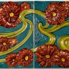Épületkerámia - Homlokzatdísz, indákkal és virágokkal