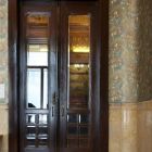 Épületfotó - a Lederer-ház (Budapest, Bajza utca 42.) szalonjának tolóajtója a hall felé