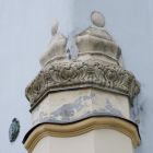 Épületfotó - a gellérthegyi műteremház (Budapest, Kelenhegyi út 12-14.) főhomlokzatának egyik sarokpillére