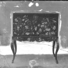 Üvegnegatív - szekrény, felnyíló tetővel,  XVI. Lajos kora, Eszterházy kastély, Fertőd