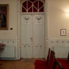 Épületfotó - a Vakok Országos Nevelő és Tanintézete (Budapest, Ajtósi Dürer sor 39.) -a díszterem folyosóra nyíló ajtaja